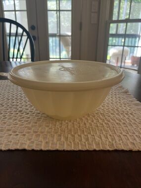 Tupperware Jell-O mold